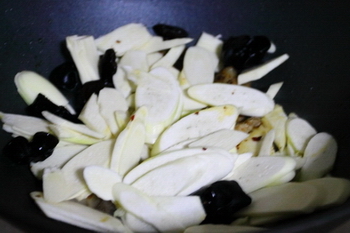 五花肉炒茭白的做法步骤5