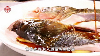 三椒鱼头的做法步骤5