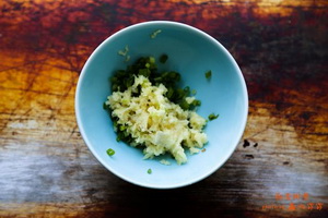 金牌蒜香排骨的做法步骤2