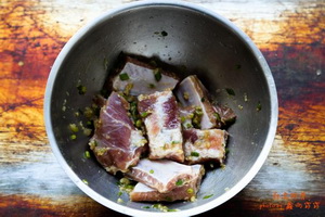 金牌蒜香排骨的做法步骤3