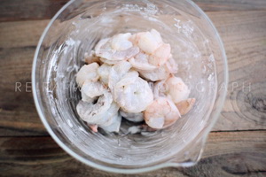 虫草花芦笋炒虾仁的做法步骤2