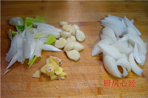 麻辣鱼杂的做法步骤3