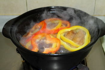 香菇焖鸡翅的做法步骤8