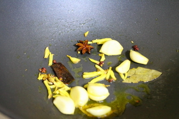 香菇焖鸡翅的做法步骤3