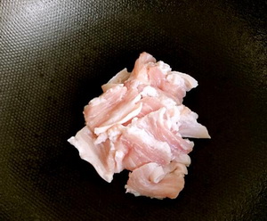 五花肉炒板栗的做法步骤1