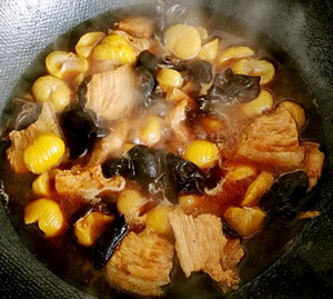 五花肉炒板栗的做法步骤7