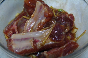 蜜汁烤排骨的做法步骤1