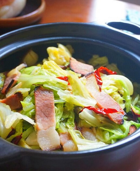 腊肉炒手撕包菜的做法