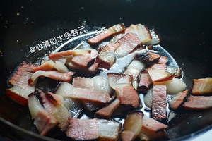 腊肉炒手撕包菜的做法步骤5