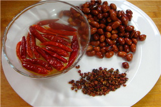 酥鳞小鲫鱼的做法步骤2