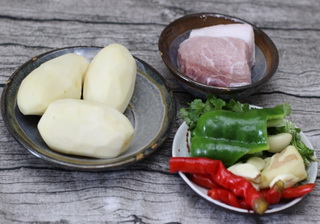 焦香肉末土豆的做法