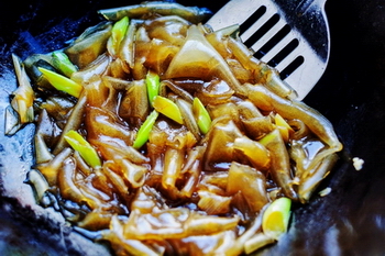 鸡蛋炒粉皮的做法步骤7