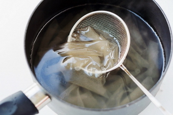 鸡蛋炒粉皮的做法步骤2