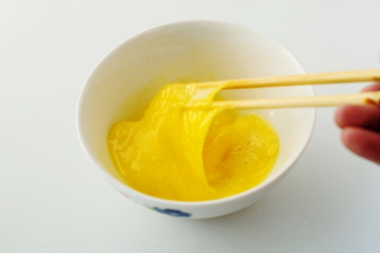 鸡蛋炒粉皮的做法步骤3