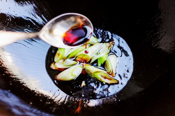 鸡蛋炒粉皮的做法步骤6