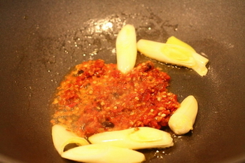 双椒炒猪皮的做法步骤