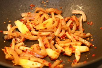 双椒炒猪皮的做法步骤