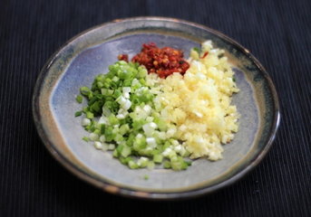 剁椒煎豆腐的做法步骤3