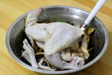 盐焗鸡的做法步骤3