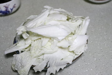 快手菜黑木耳炒大白菜的做法步骤2