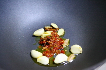 红萝卜烧鸭肉的做法步骤2