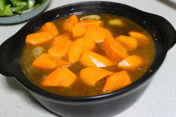 红萝卜烧鸭肉的做法步骤5