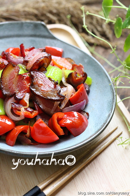腊肉炒红椒的做法