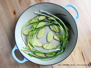 剁椒三文鱼头的做法步骤1