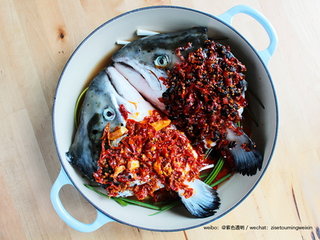 剁椒三文鱼头的做法步骤3