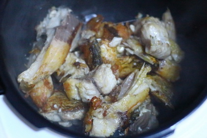 香酥鲤鱼的做法步骤5