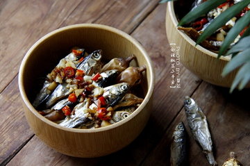 白辣椒蒸小干鱼的做法