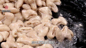 青椒爆肥肠的做法步骤1