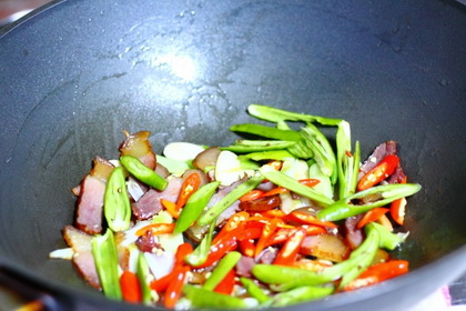 萝卜干炒腊肉的做法步骤5