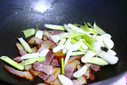 萝卜干炒腊肉的做法步骤4