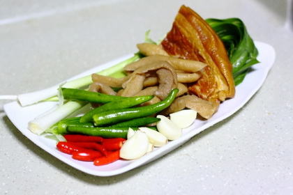 萝卜干炒腊肉的做法步骤1