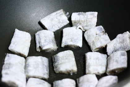 酸甜带鱼的做法步骤3