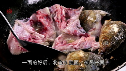 五花肉焖鱼头的做法步骤2