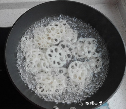 糖醋藕片的做法步骤2