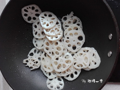 糖醋藕片的做法步骤4