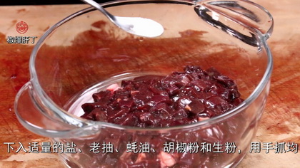 榨菜炒猪的做法步骤2