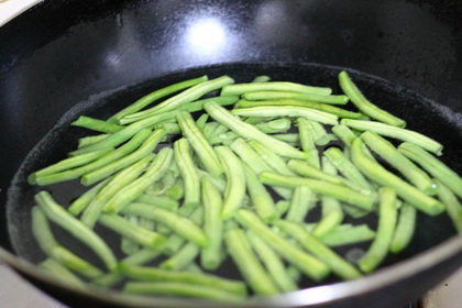 腊香肠炒豆角的做法步骤3