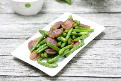 腊香肠炒豆角的做法步骤