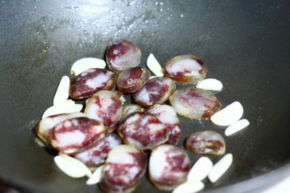 腊香肠炒豆角的做法步骤5