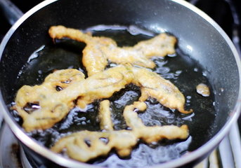 油炸香椿的做法步骤6