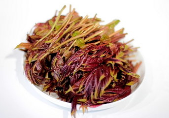 油炸香椿的做法步骤2