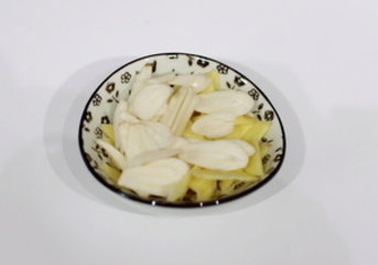 韭菜炒熏干的做法步骤3