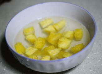 菠萝蛋炒饭的做法步骤2