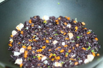 菠萝蛋炒饭的做法步骤10