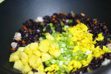 菠萝蛋炒饭的做法步骤11