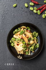 剁椒笋片炒蚕豆的做法